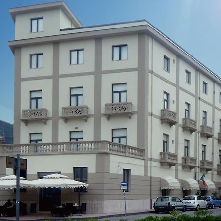 Hotel Vittoria 萨普里 外观 照片
