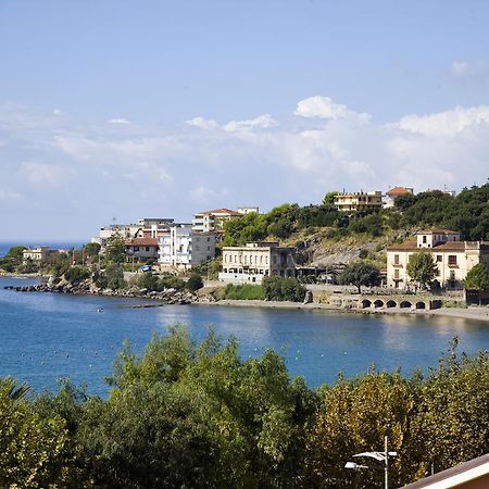 Hotel Vittoria 萨普里 外观 照片