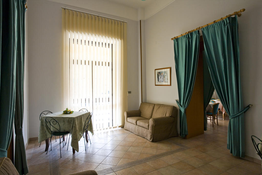Hotel Vittoria 萨普里 外观 照片