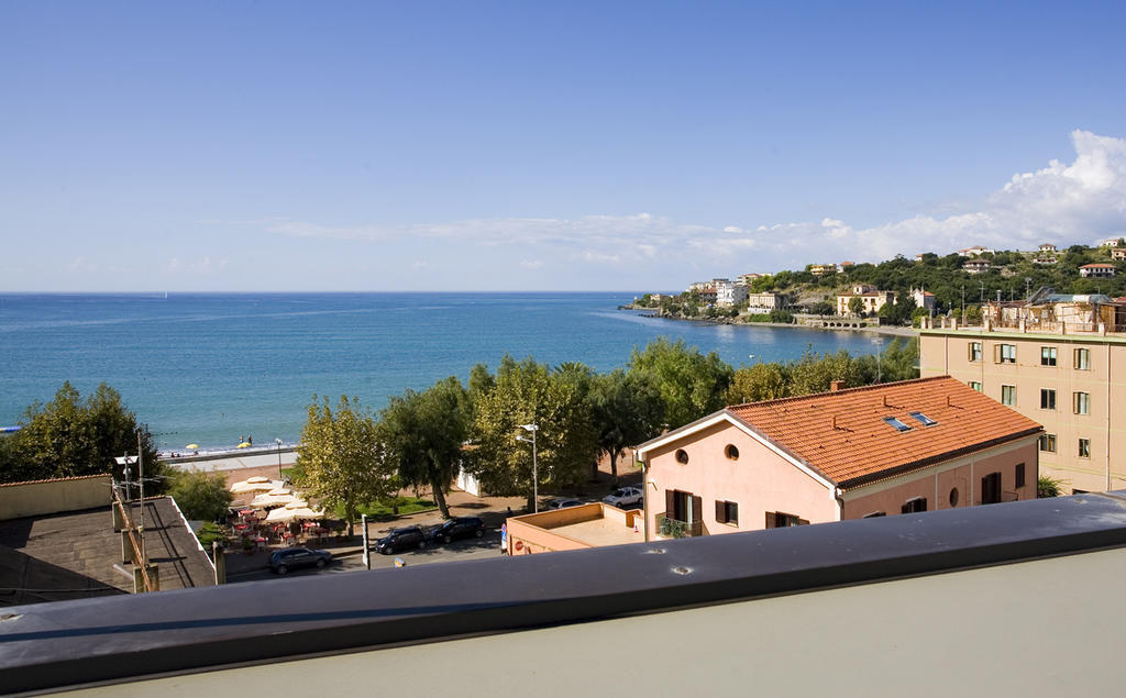 Hotel Vittoria 萨普里 外观 照片