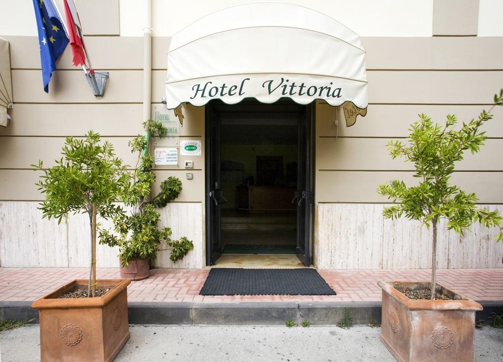 Hotel Vittoria 萨普里 外观 照片